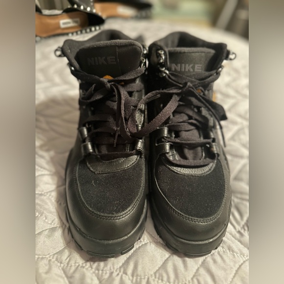 men's nike rhyodomo sneaker boots